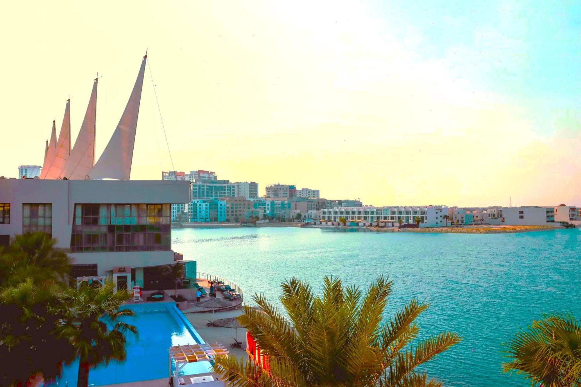 Dragon Beach Hotel Muharraq Exterior photo