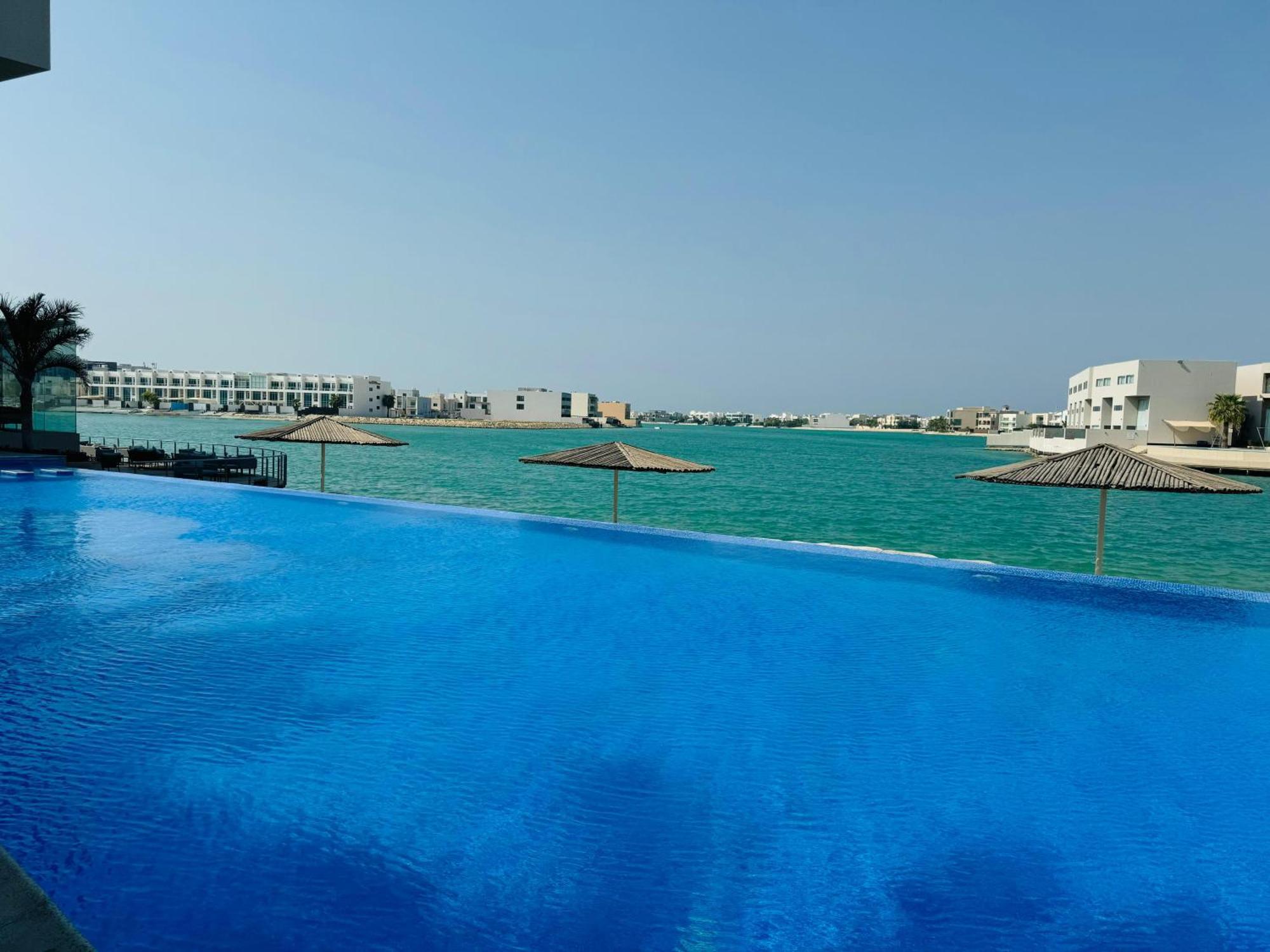 Dragon Beach Hotel Muharraq Exterior photo