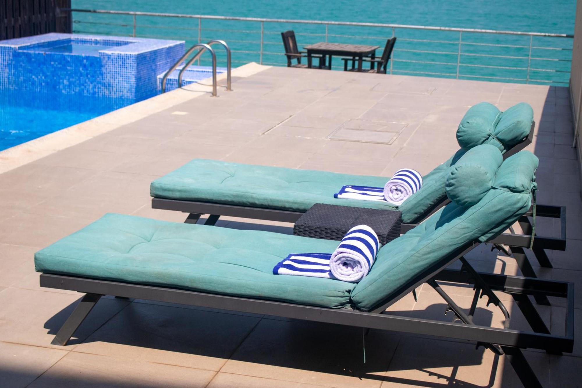 Dragon Beach Hotel Muharraq Exterior photo
