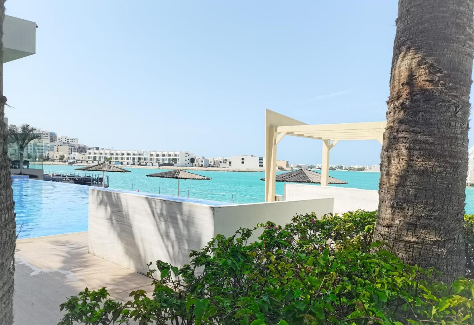 Dragon Beach Hotel Muharraq Exterior photo